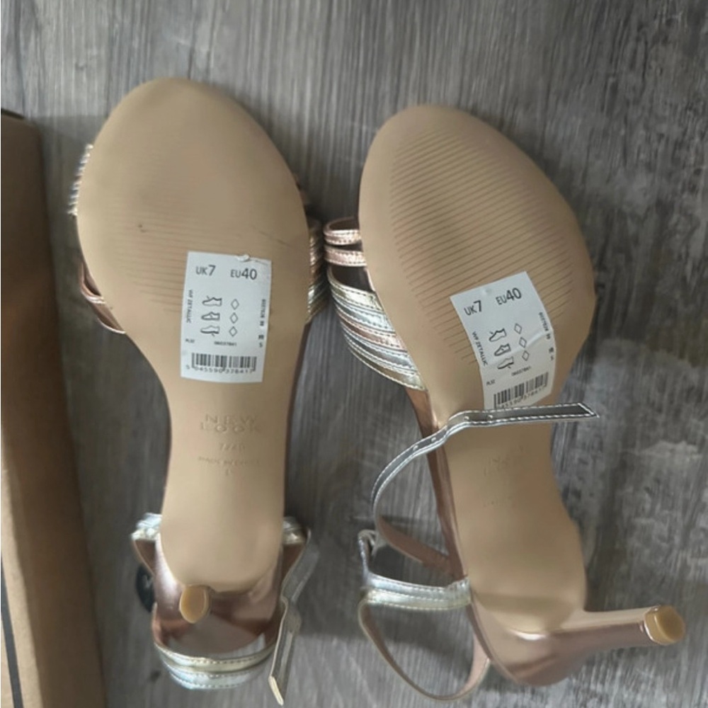 Sandals - Picture 6 of 8